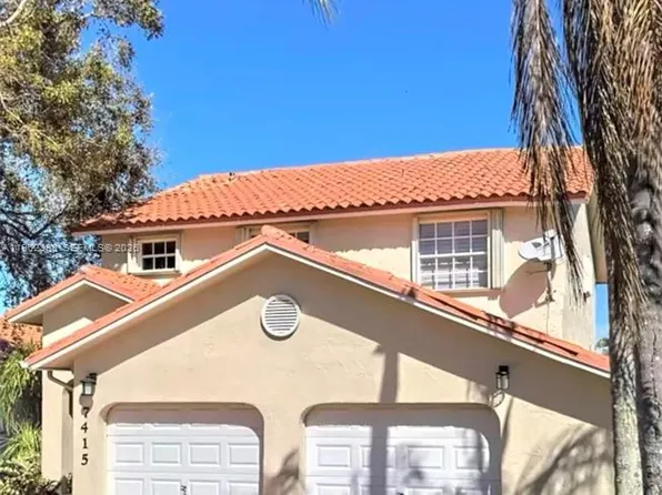 7415 Coldstream Dr, Hialeah, FL 33015