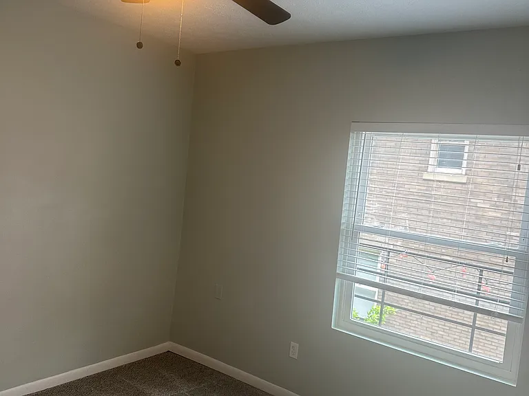 2219 Kenton St #A — Photo 32