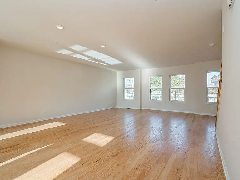 103 Vaughn Dr — Photo 31