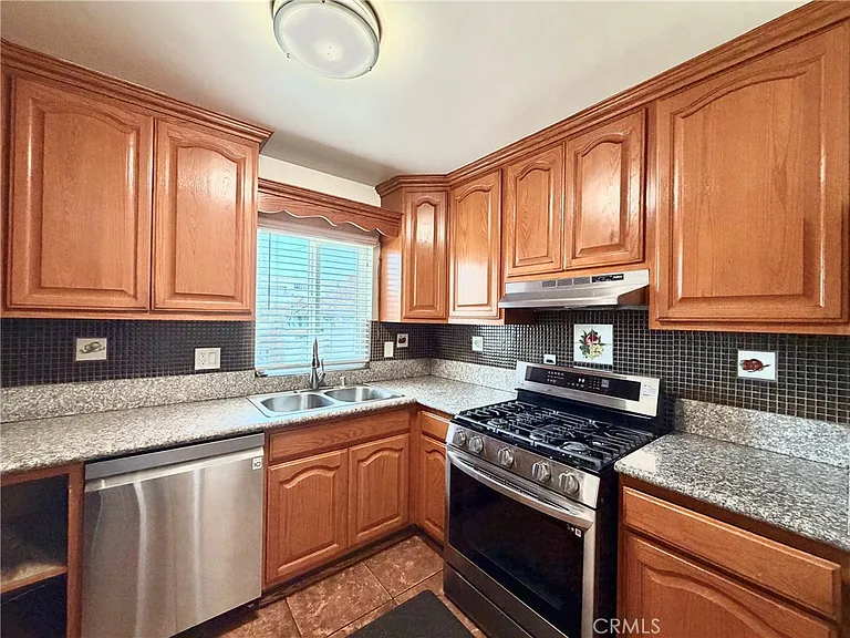 1477 W 20th St #7 — Photo 13