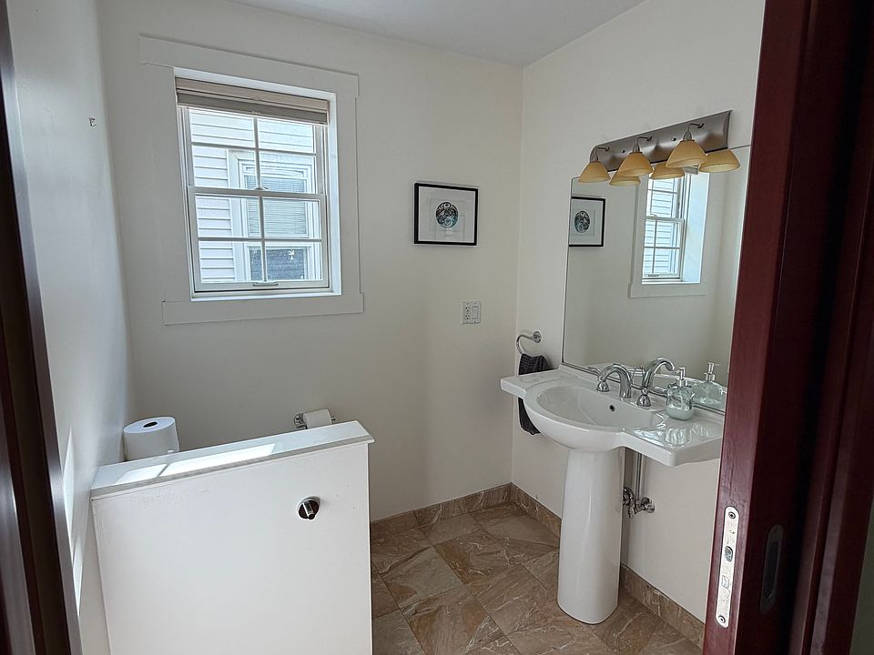 1st image of 328A Highland Ave #2