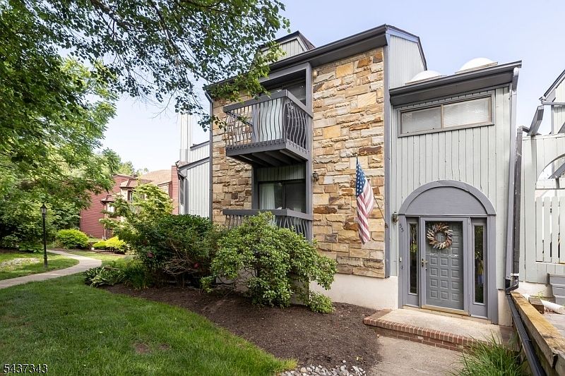 1st image of 55 Kensington Ct