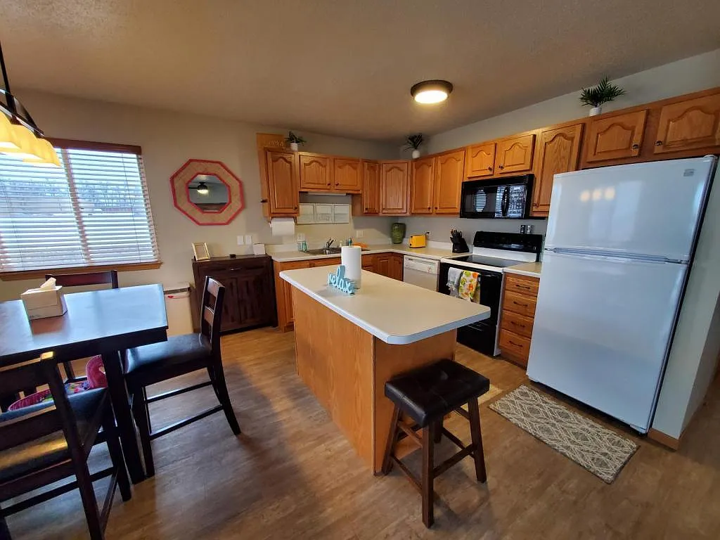 1652 Exchange St — Photo 3