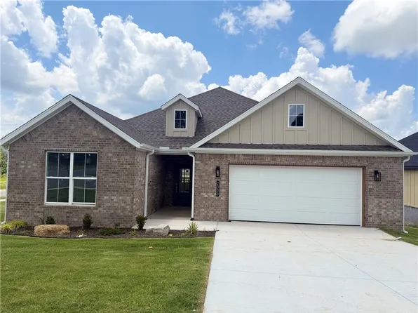 2300 N Cassidy Ct, Siloam Springs, AR 72761