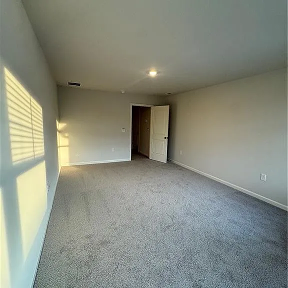32 Berryville Dr — Photo 12