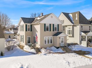 304 S 7th St, Escanaba, MI 49829