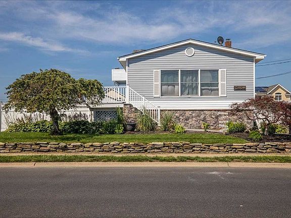 3rd image of 612 Fire Island Ave S