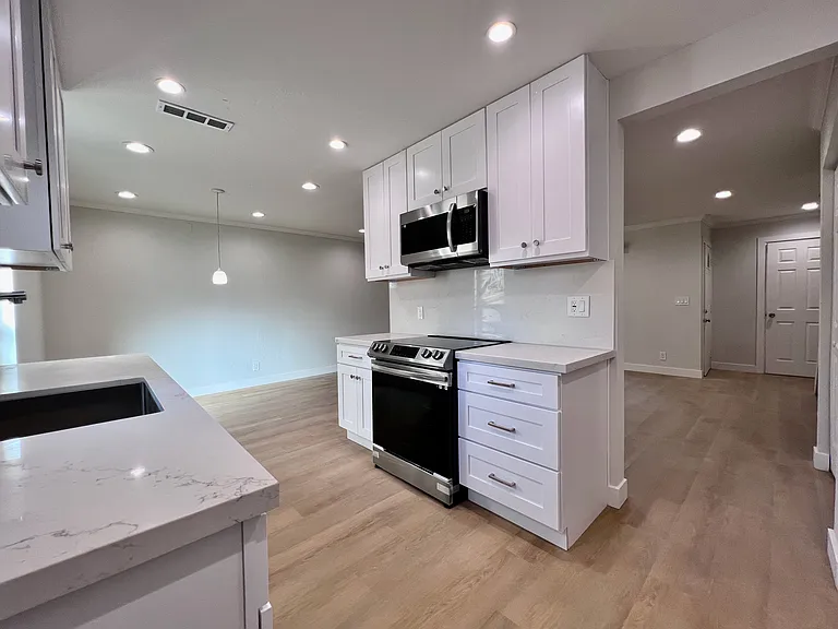 209 Red Oak Dr W #F — Photo 7