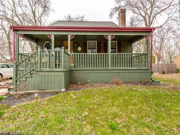 1137 Sassaquin Ave, New Bedford, MA 02745