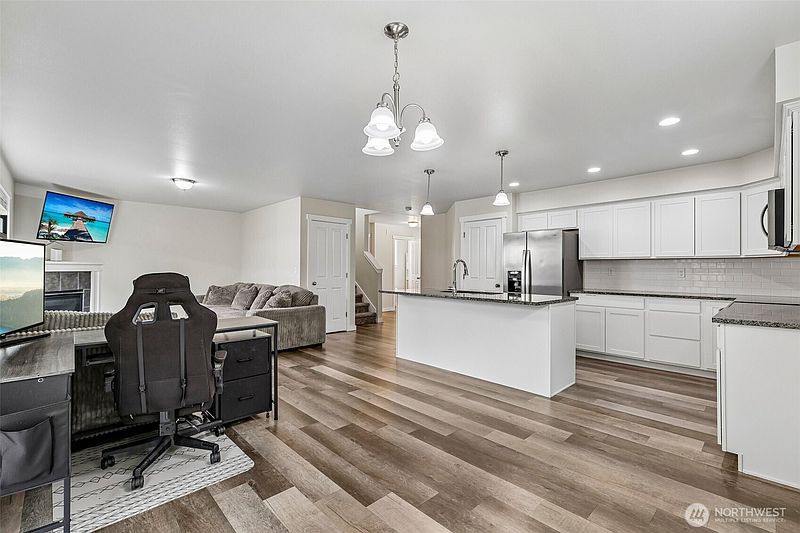 3rd image of 626 Stacey Place