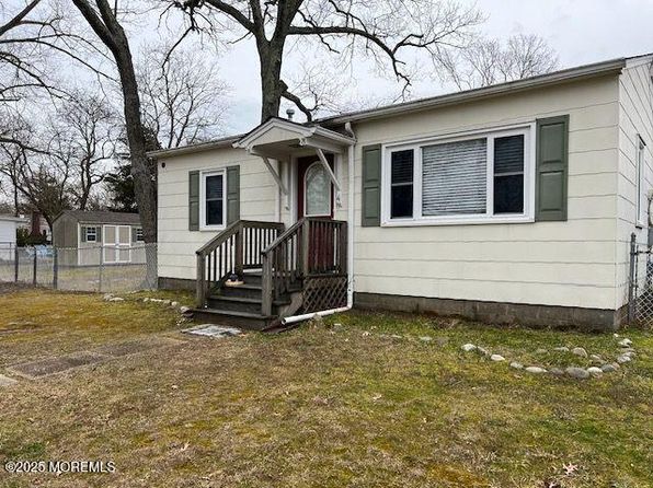 4 Cedar Ave