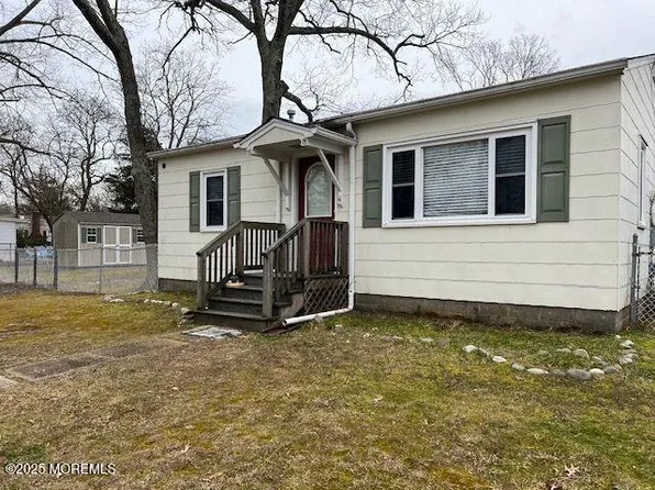 4 Cedar Ave, Waretown, NJ 08758