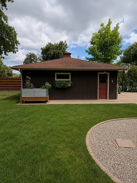 4 bed, 1800 sqft, $2,700 — Photo 2