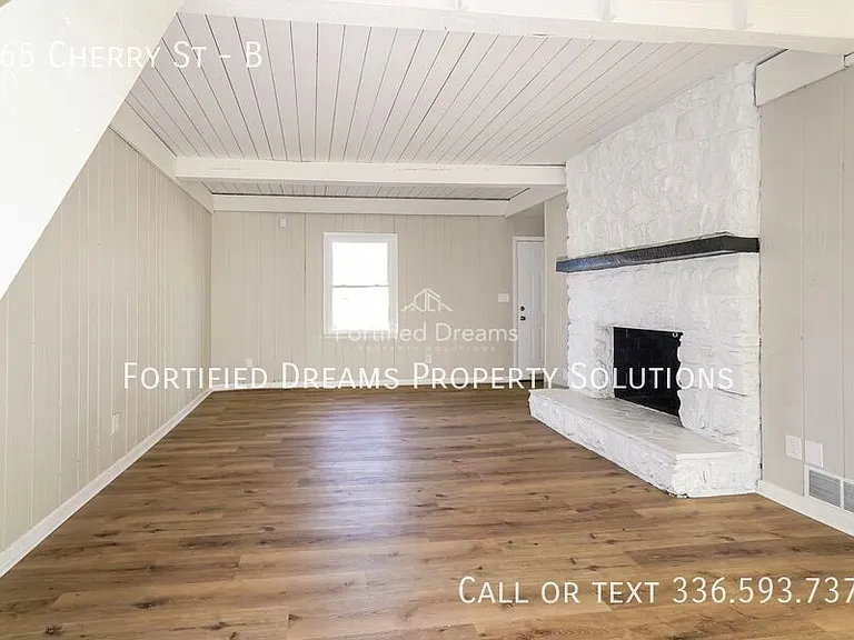 165 Cherry Ln #B — Photo 3