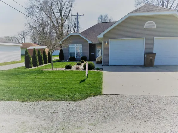 836 N Deneen St, Staunton, IL 62088