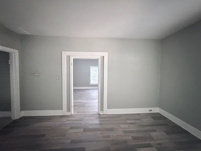 1585 Humber St — Photo 9