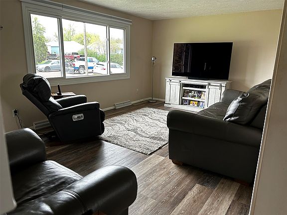 5th image of 700 27th Ave NE