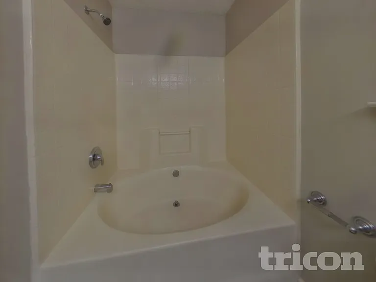 8820 Kismet Dr — Photo 12