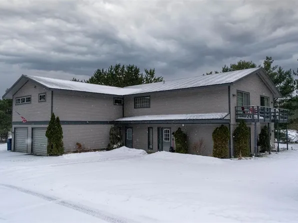 3900 S Pleasantview Rd, Harbor Springs, MI 49740