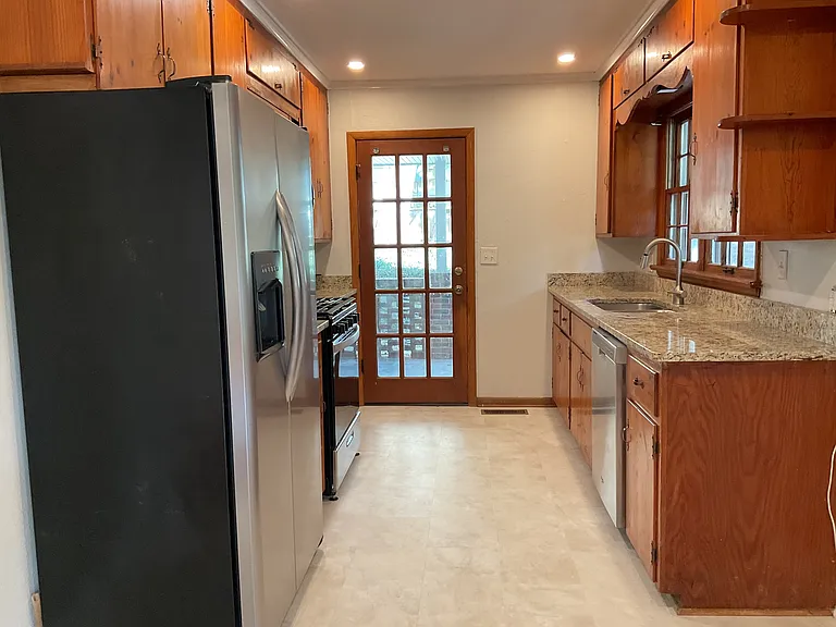 826 E Lakeside Dr — Photo 4
