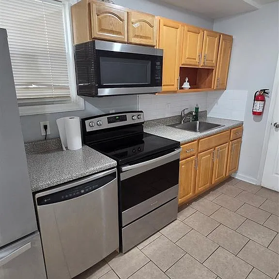 138 Lafayette St — Photo 3