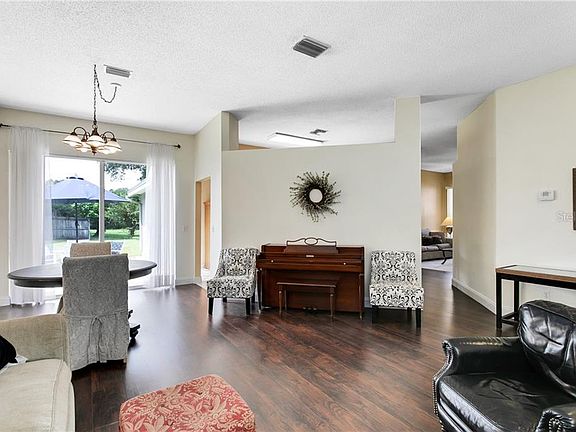 4th image of 1012 California Creek Dr