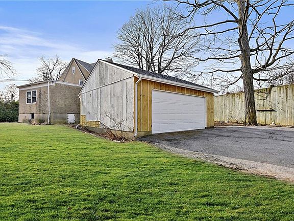 2nd image of 1020 Louise Ave