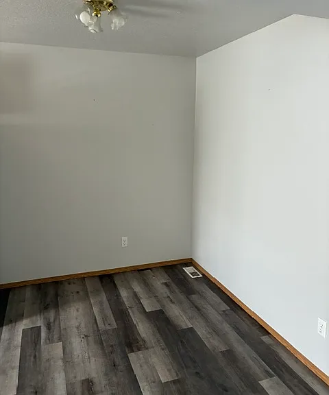 2004 E Linden St — Photo 4