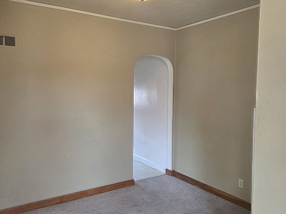 4th image of 1400 E 8th St