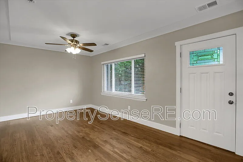 3 bed, 2.0 bath, 1220 sqft, $2,900 — Photo 4