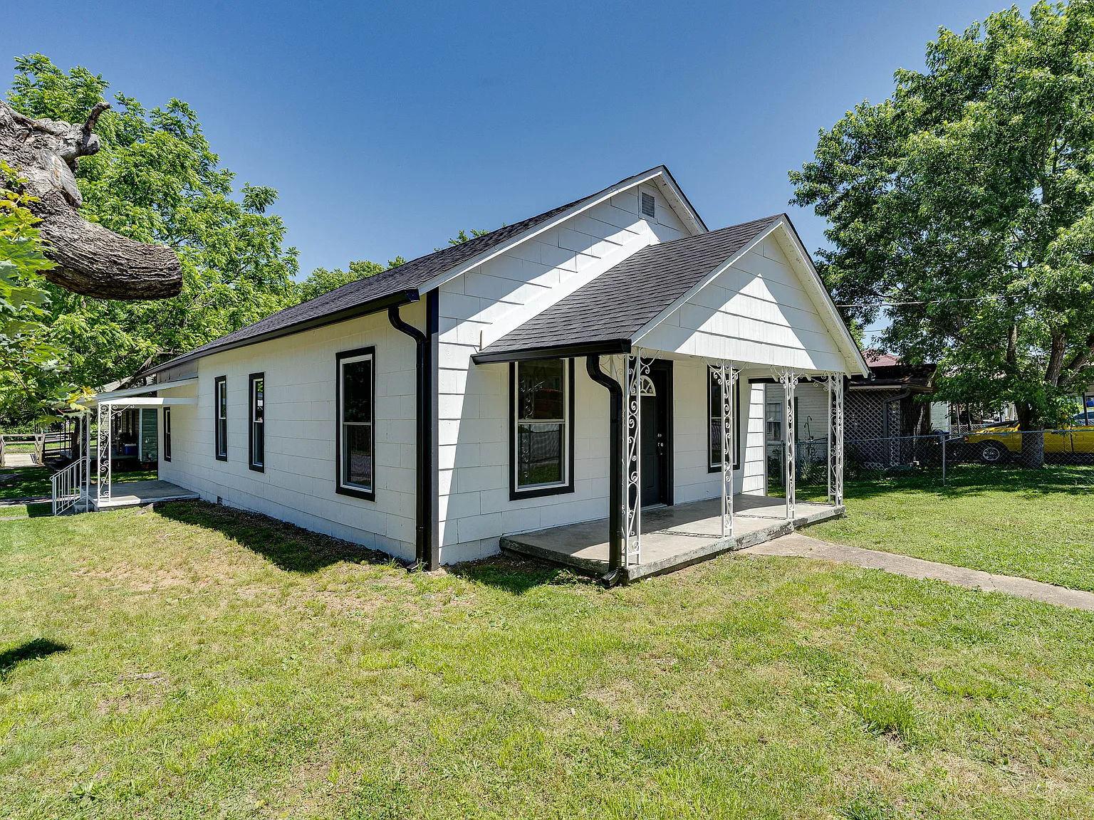 4 bed, 1056 sqft, $1,750 — Photo 4
