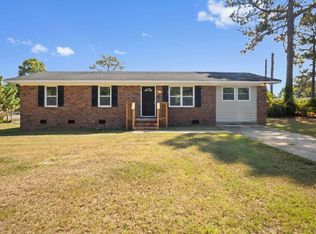 5269 Parkton Rd, Hope Mills, NC 28348