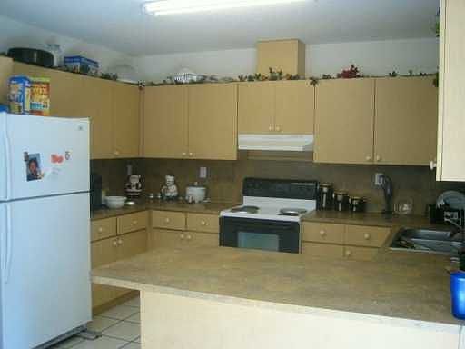 4th image of 619 NW 3rd St