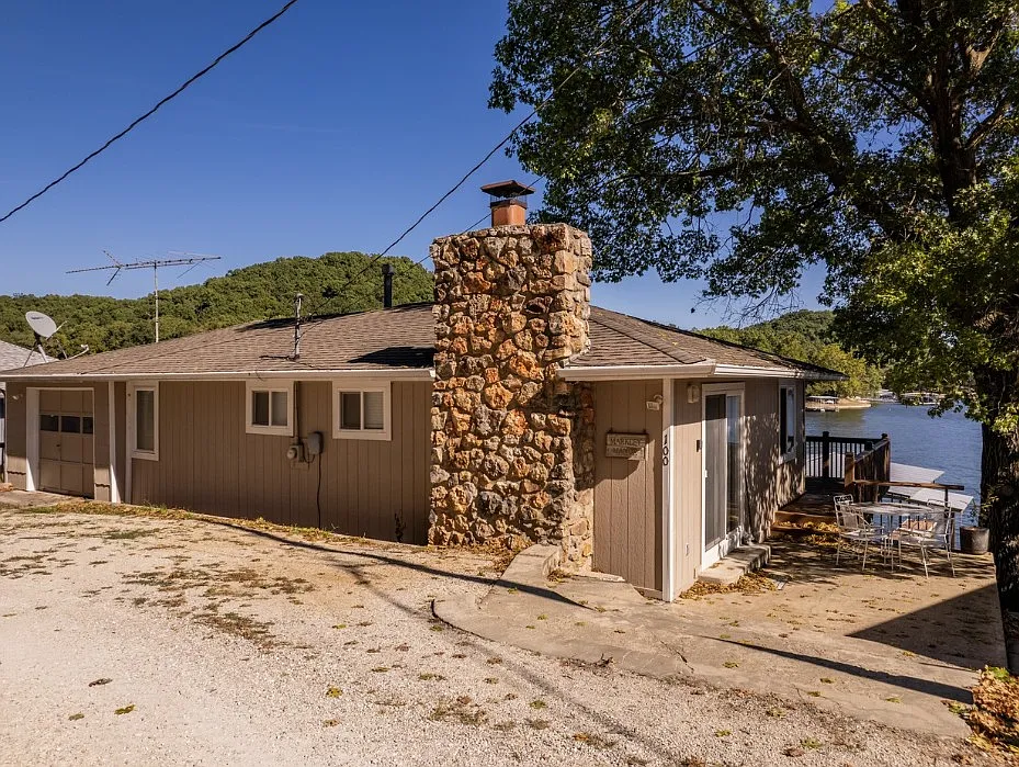 3 bed, $2,300 — Photo 2