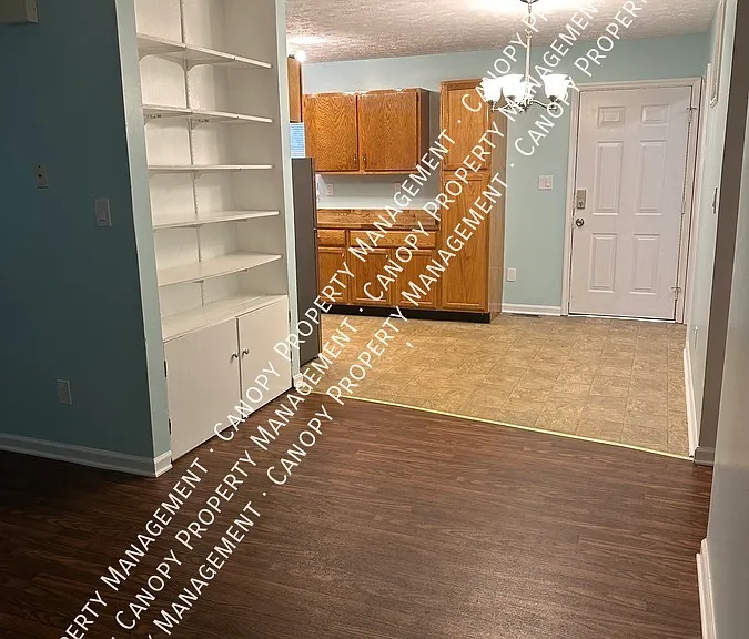 724 Charles Ave — Photo 4