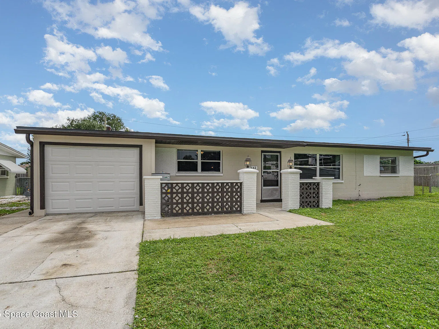 3 bed, 2.0 bath, 1265 sqft, $1,900 — Photo 2