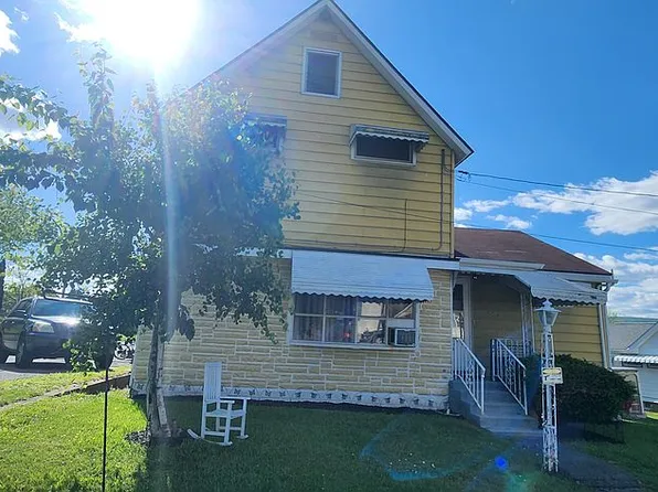 201 Hall St, Throop, PA 18512