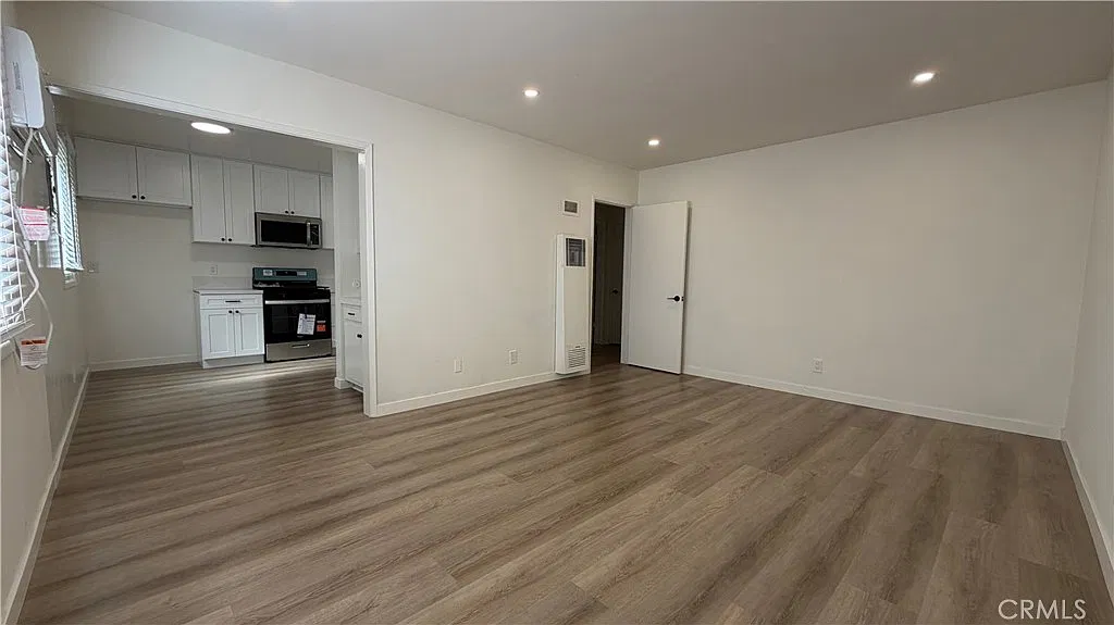 2 bed, 750 sqft, $2,700 — Photo 1