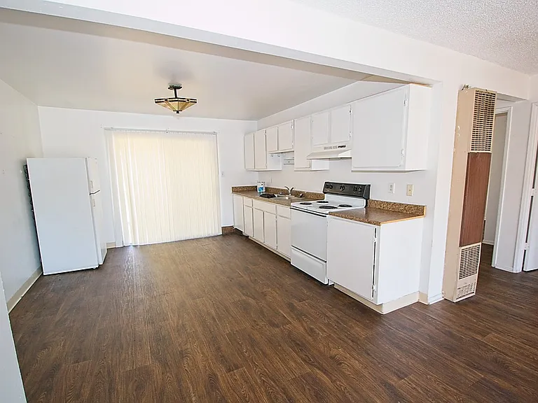 1037 Parkview St — Photo 2