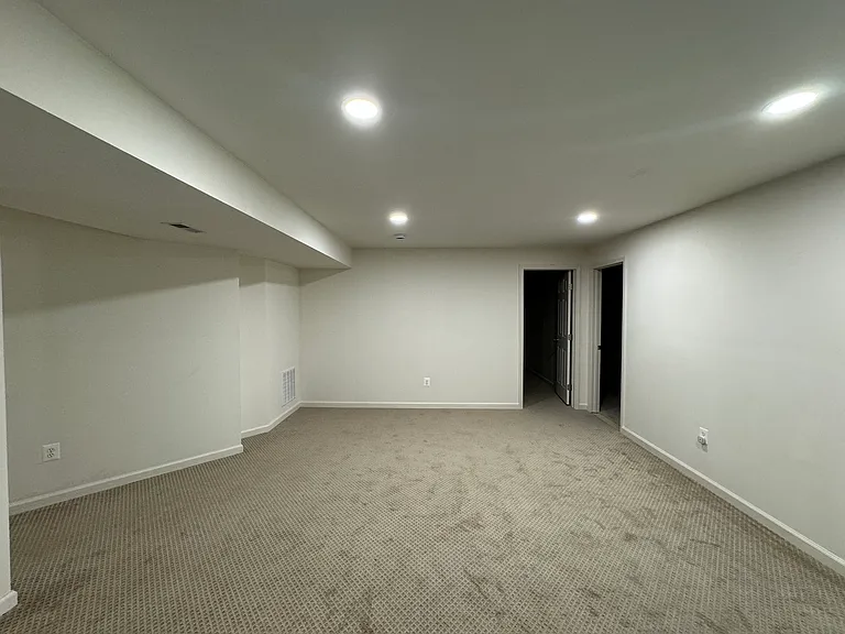 1910 Powells Landing Cir — Photo 11
