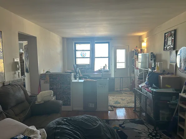 (undisclosed Address), Long Beach, NY 11561