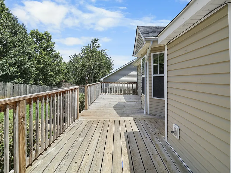 1644 Cedar Springs Cir — Photo 22