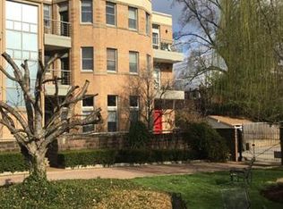 28 Taylor Place Dr, Saint Louis, MO