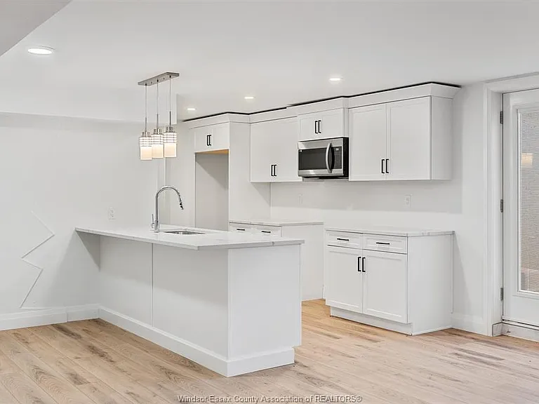 253 Livingstone Cres — Photo 3