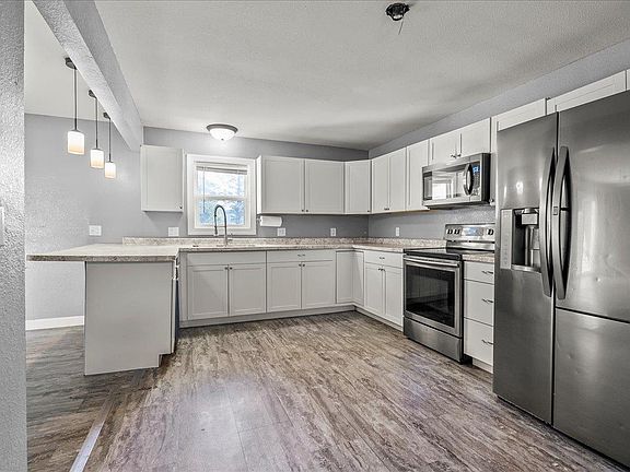 3rd image of 945 1st Ave NE