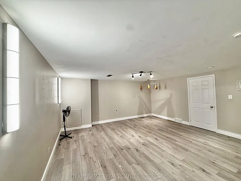 81 Erica Cres — Photo 13