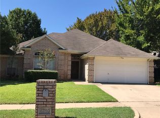 6210 Castle Creek Rd, Arlington, TX 76017