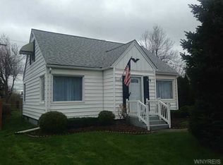 40 Darwin Dr, Depew, NY 14043
