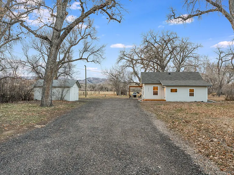 2417 N Overland Trl — Photo 1