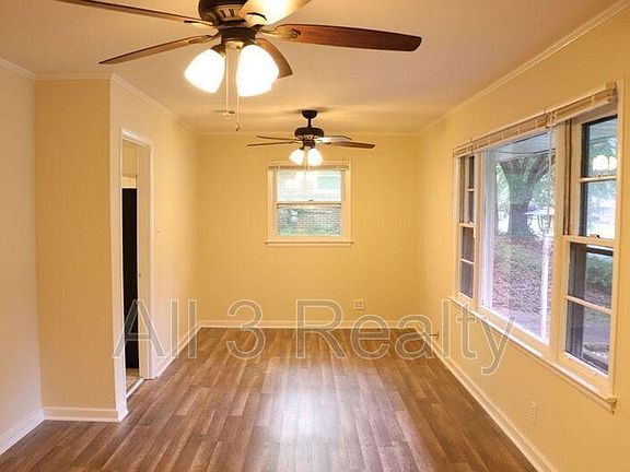 3rd image of 726 S Marquette Dr